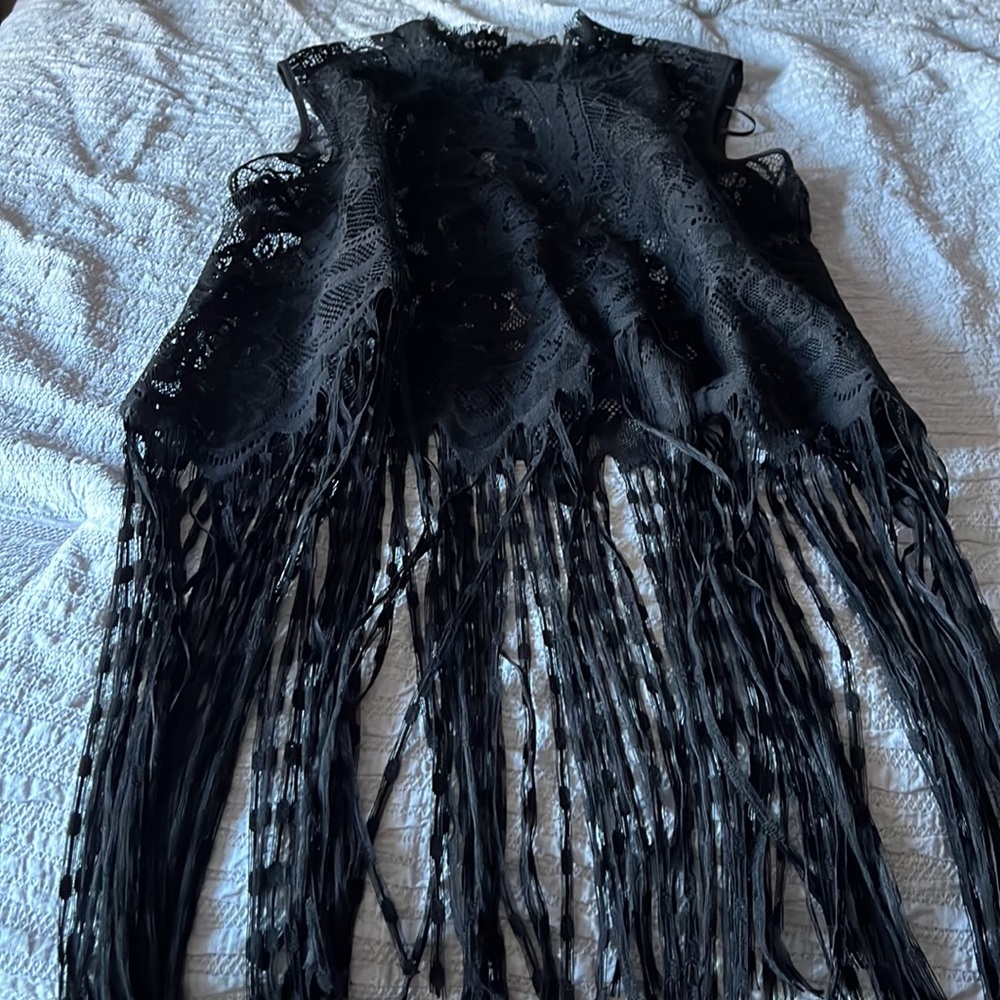 Zara lace top with fringe bottom - Picture 2 of 2